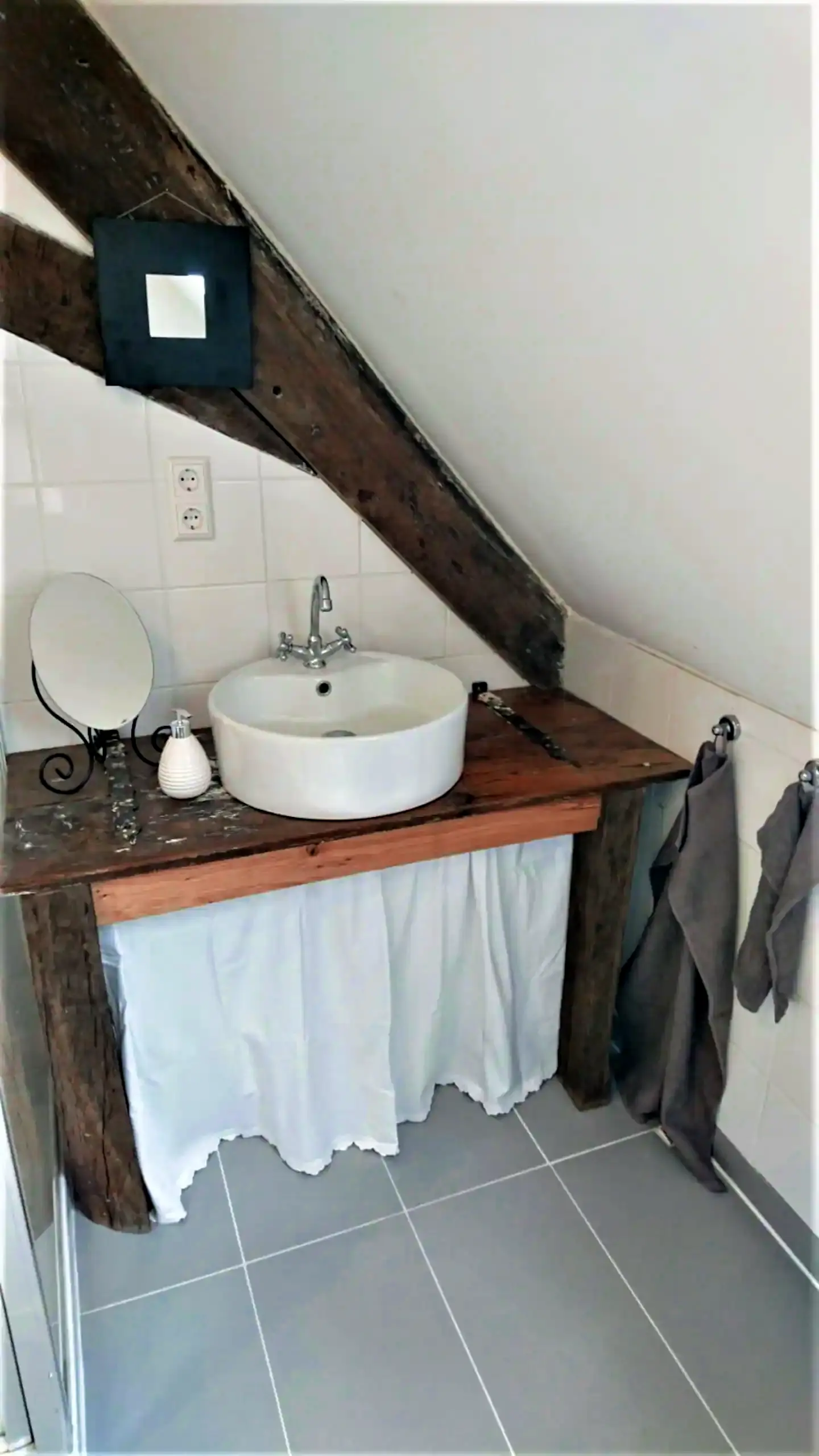 Badezimmer mit Dusche